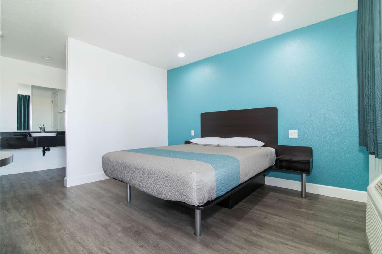 Motel 6-Moreno Valley, Ca - Perris Bagian luar foto